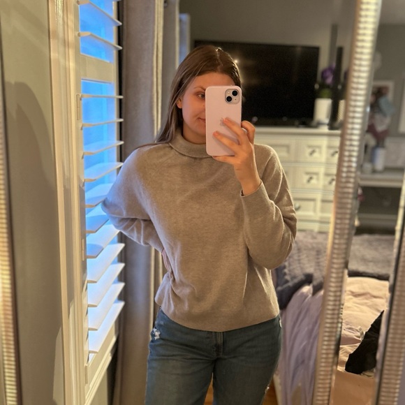 Saks Fifth Avenue 100% cashmere sweater - Picture 8 of 9